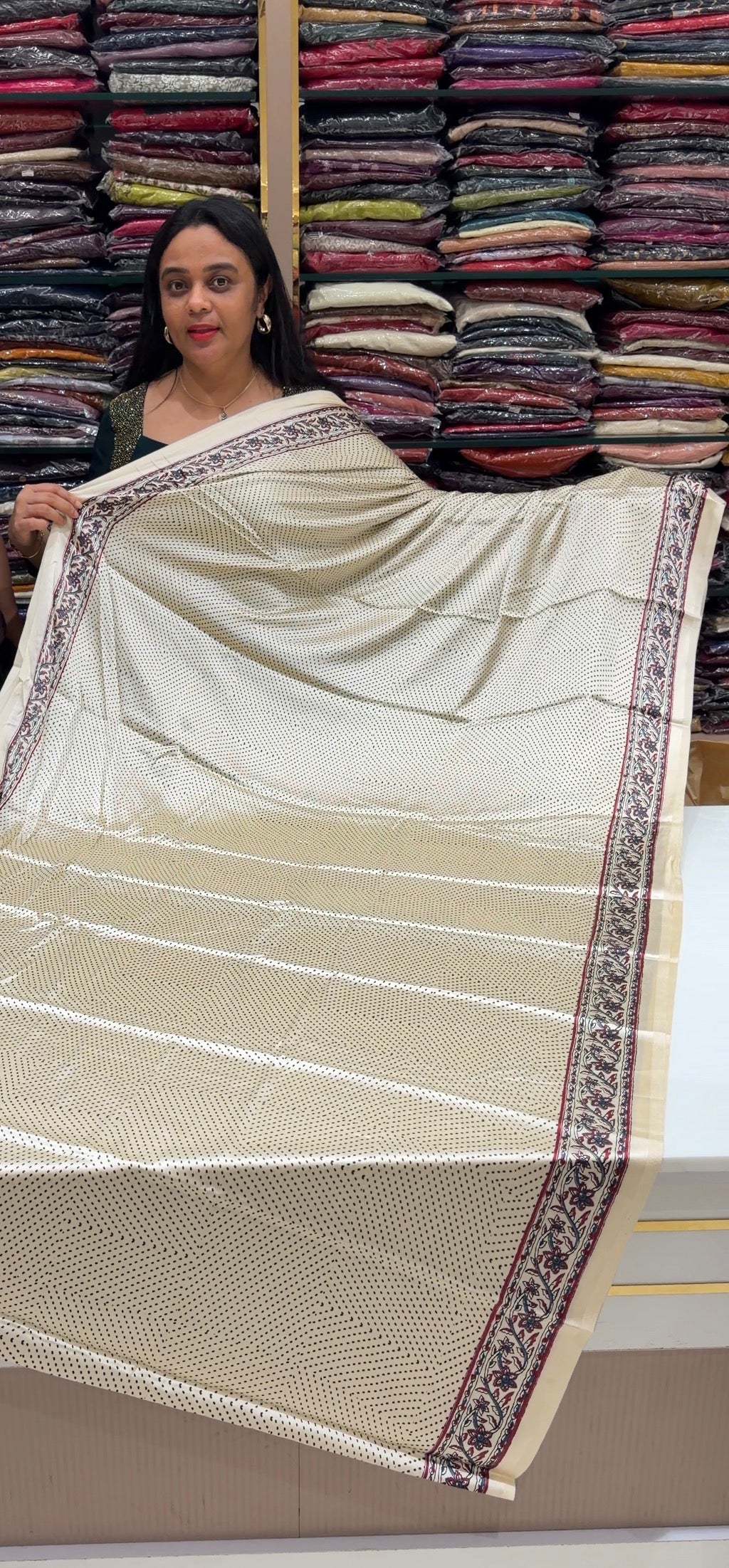 OFFER SALES SAREES - IHA 35387