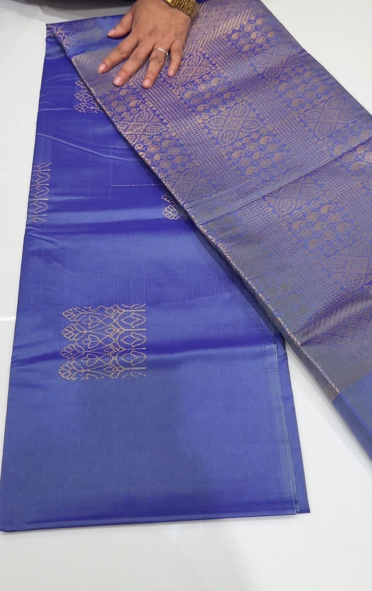 OFFER SALES SAREES - IHA 35439
