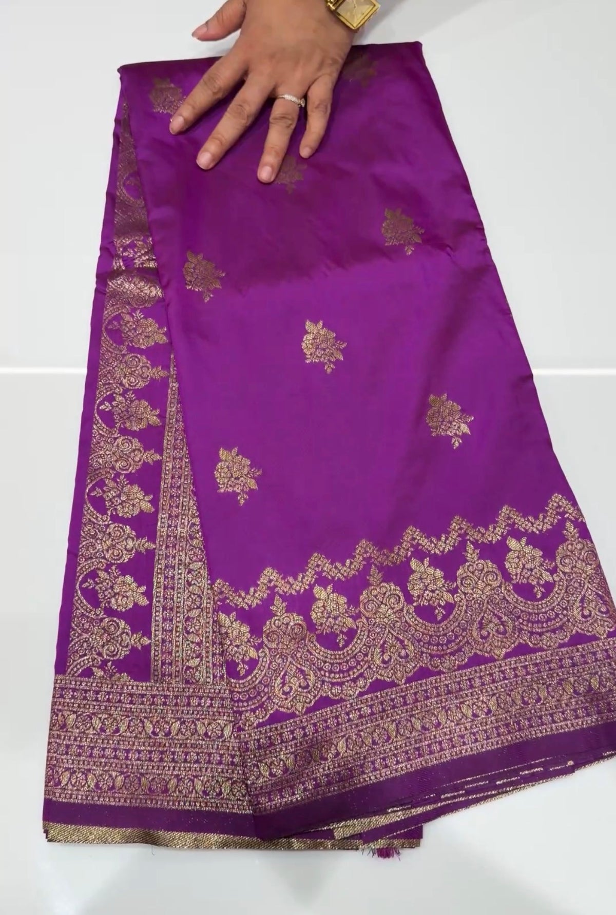 OFFER SALES SAREES - IHA 35424