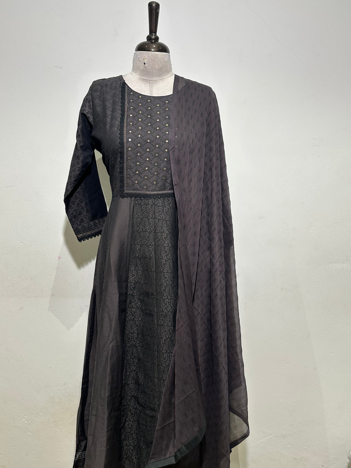 OFFER SALES READY TO WEAR SETS  -  IHA 35622