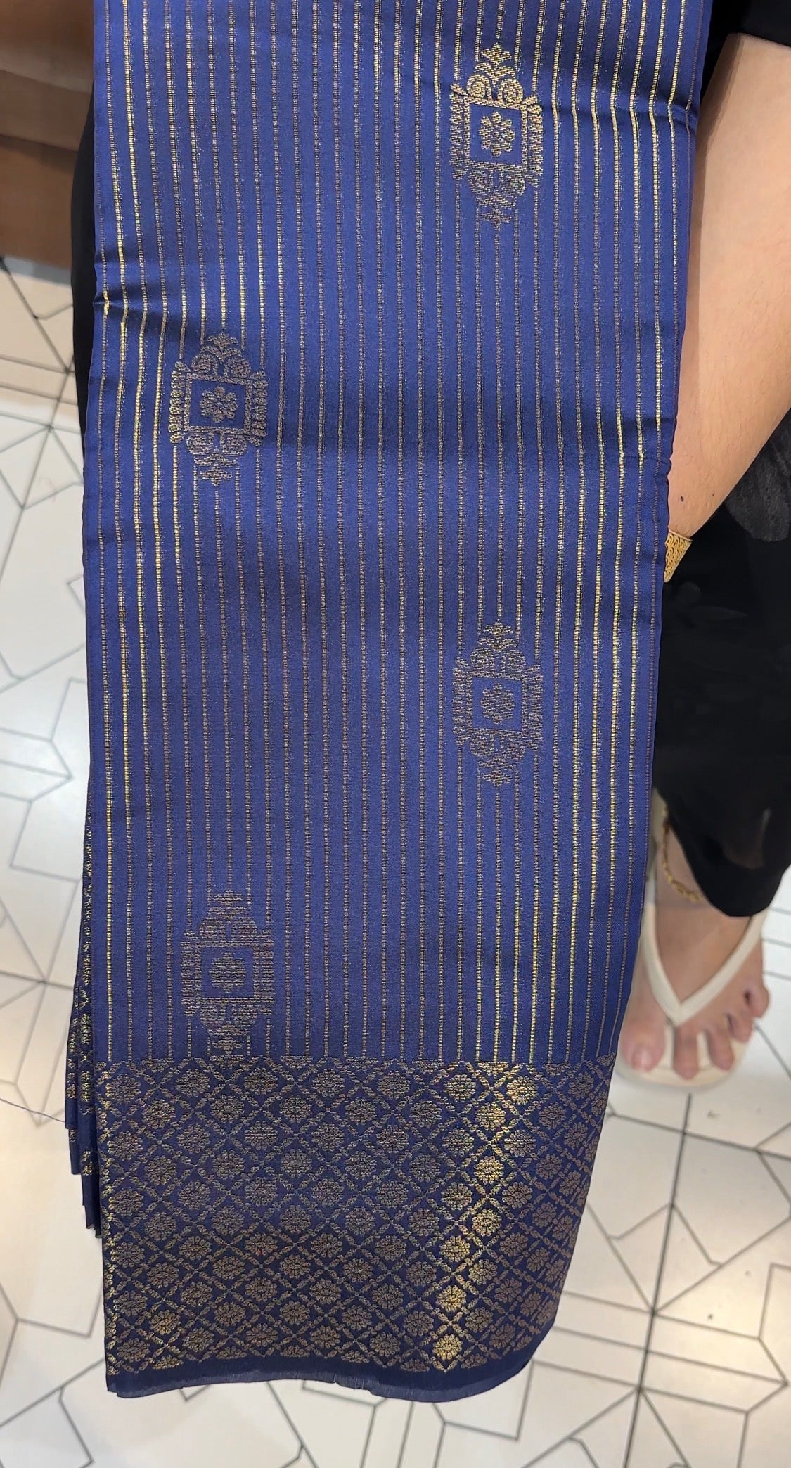 OFFER SALES SAREES - IHA 34974