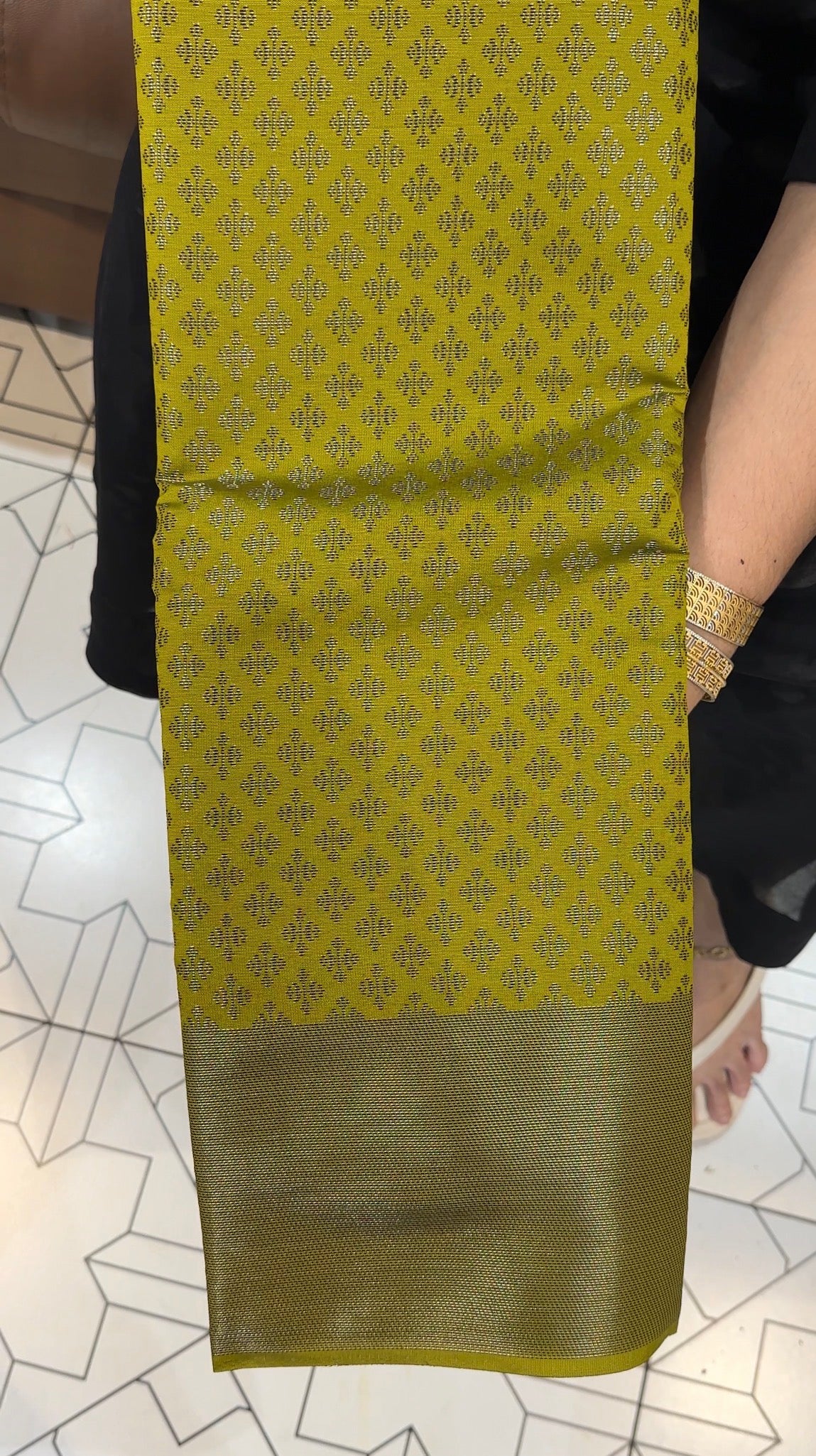 OFFER SALES SAREES - IHA 34974