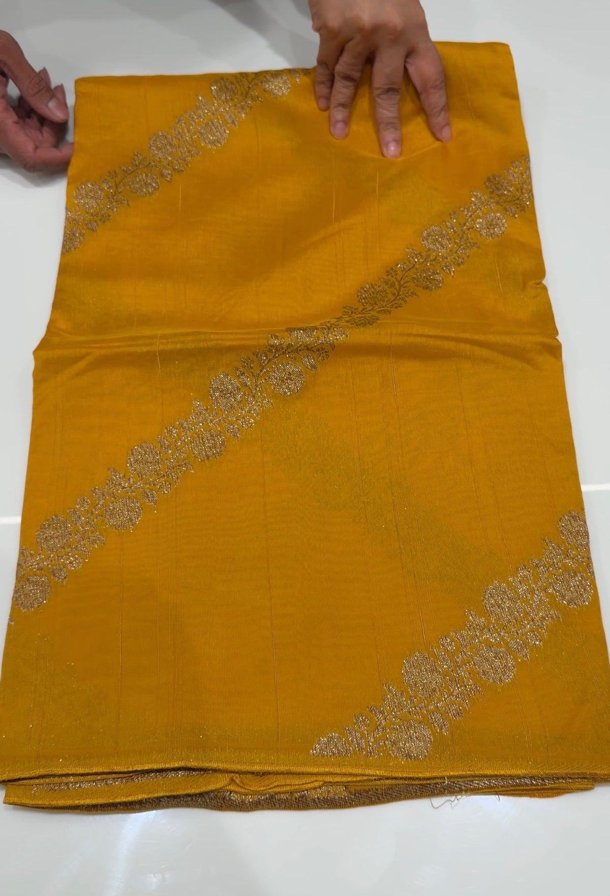 OFFER SALES SAREES - IHA 35387