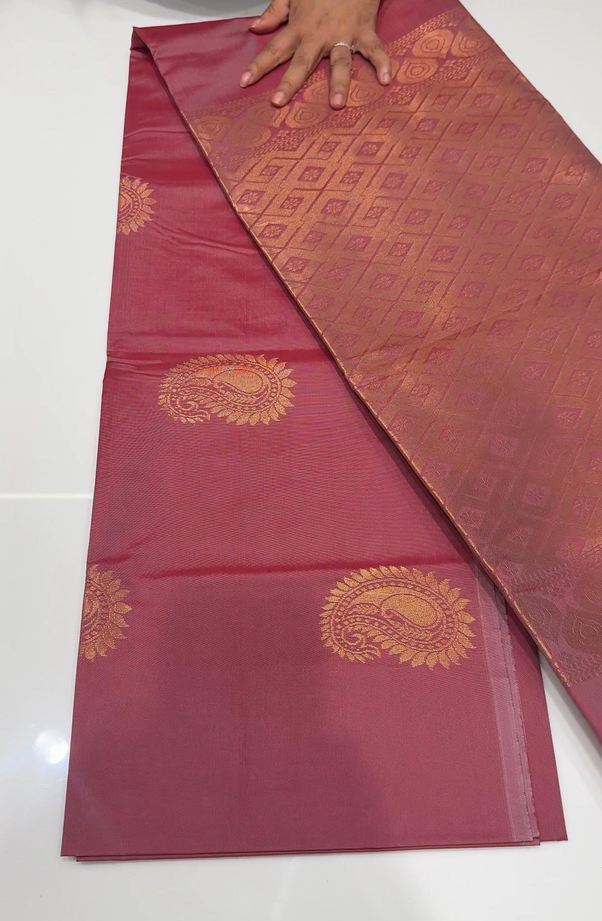 OFFER SALES SAREES - IHA 35439