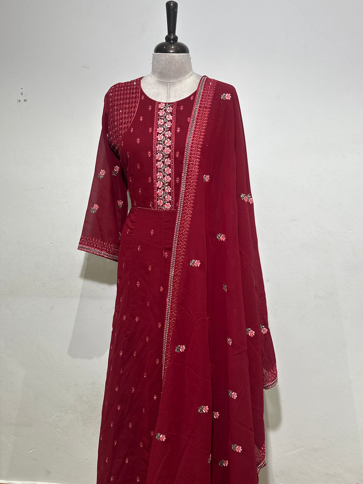 OFFER SALES READY TO WEAR SETS  -  IHA 35622