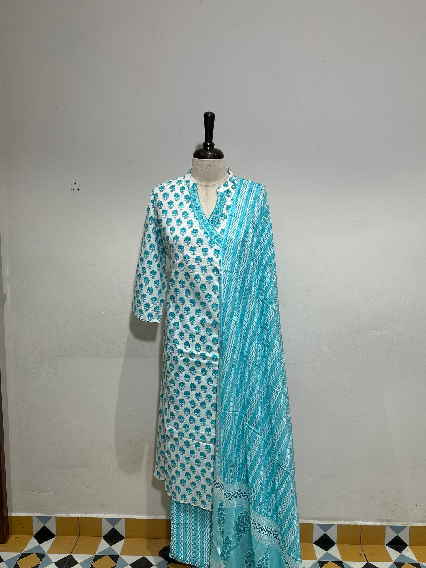 OFFER SALES TOP AND BOTTOM  -  IHA 34284