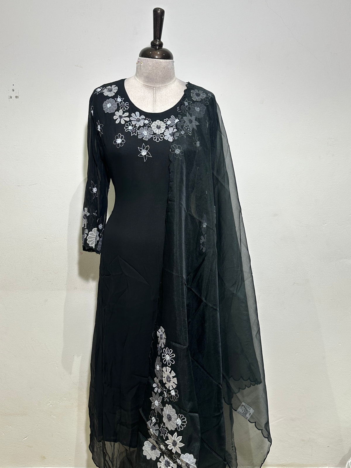 OFFER SALES READY TO WEAR SETS  -  IHA 35622