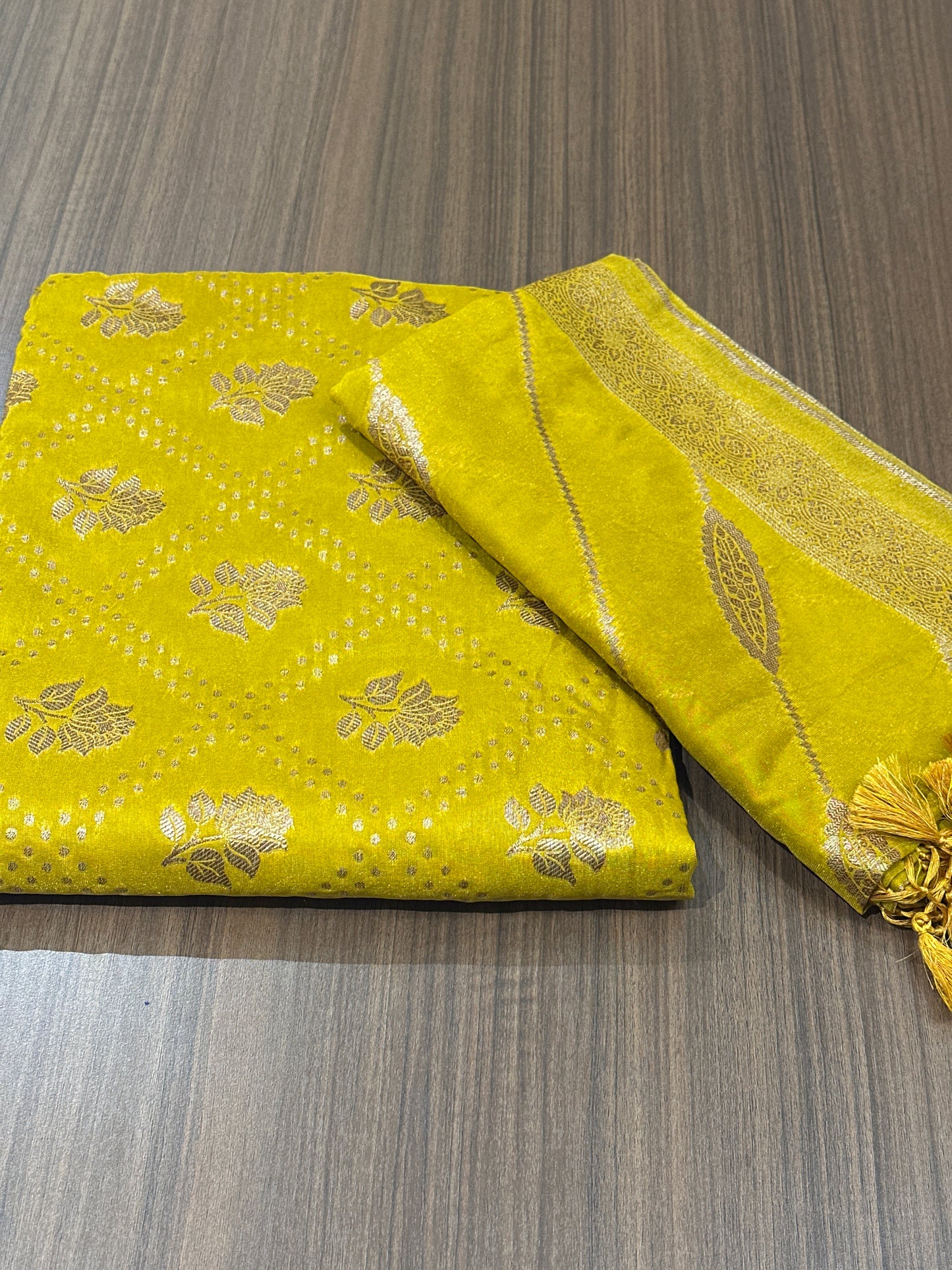 OFFER SALES UNSTITCHED SALWAR SUITS -  IHA 33903
