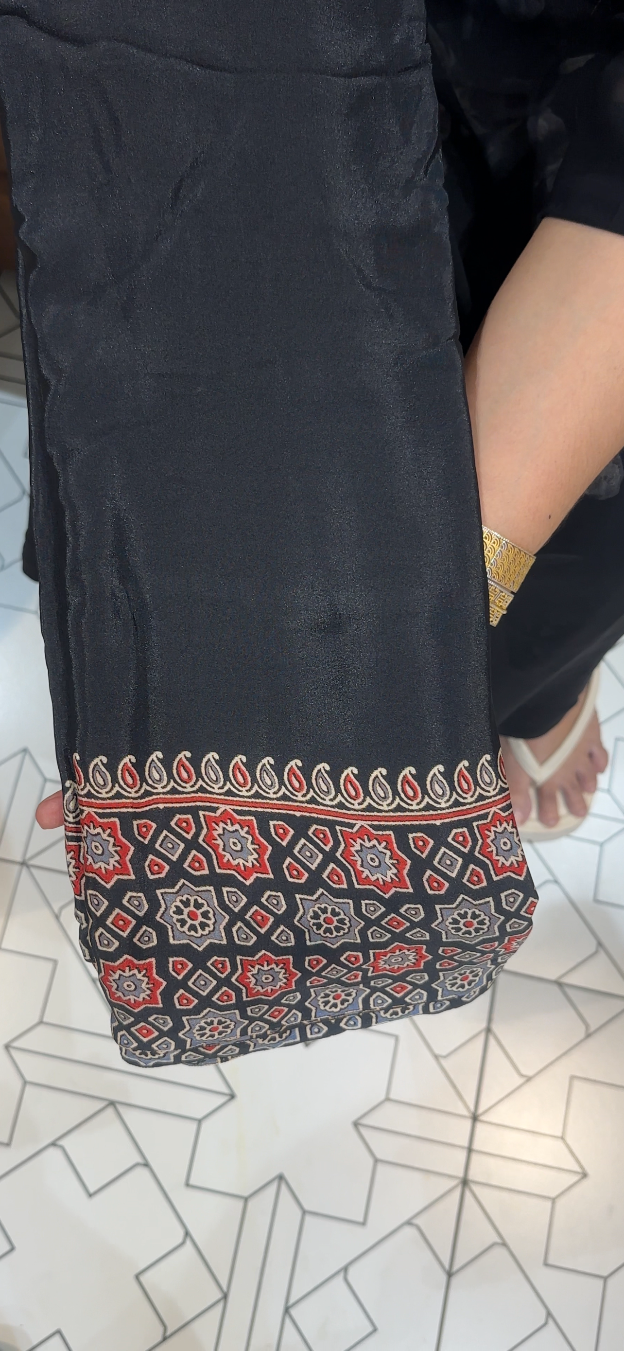 OFFER SALES SAREES - IHA 35011
