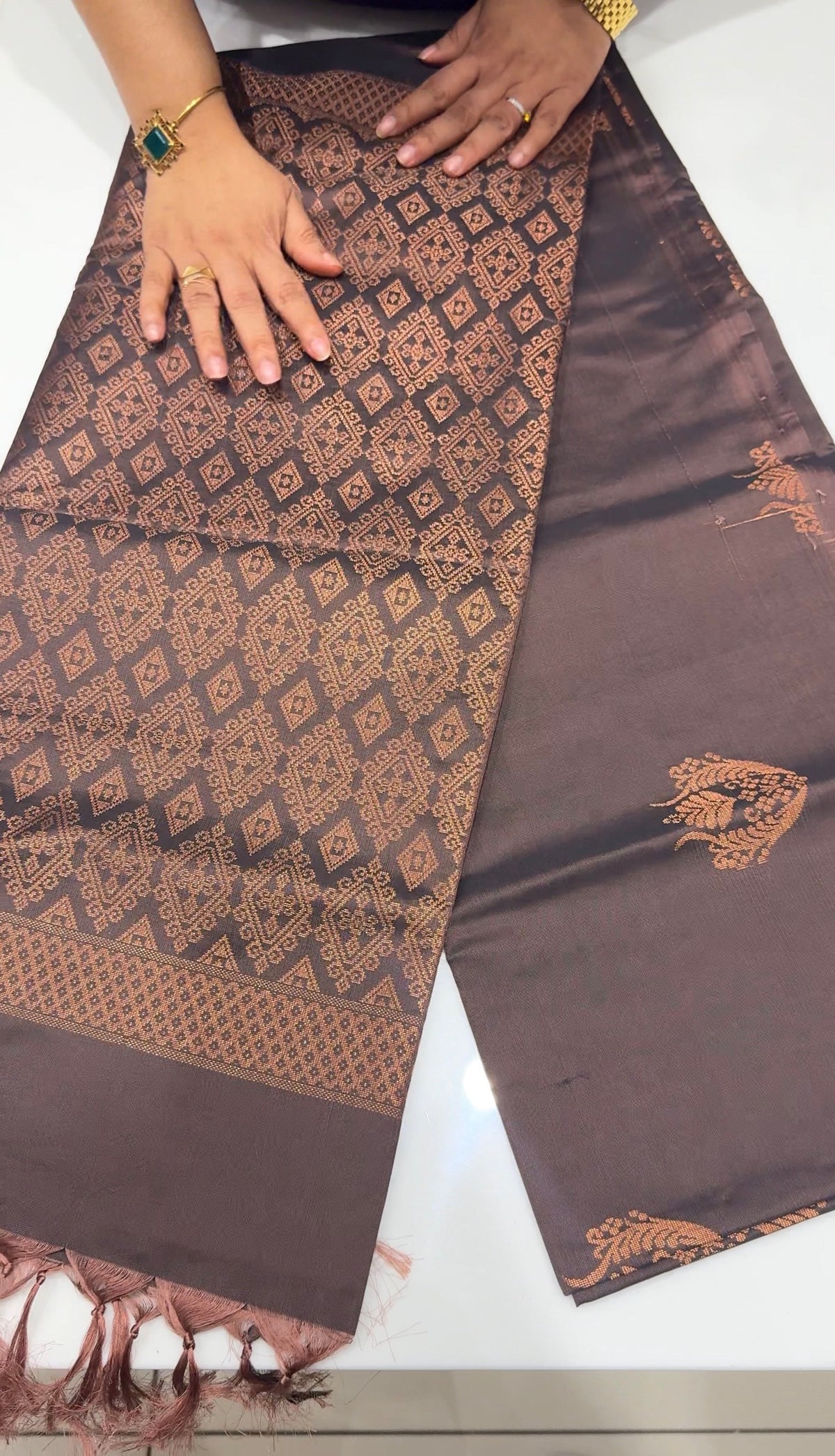 OFFER SALES SAREES - IHA 35439