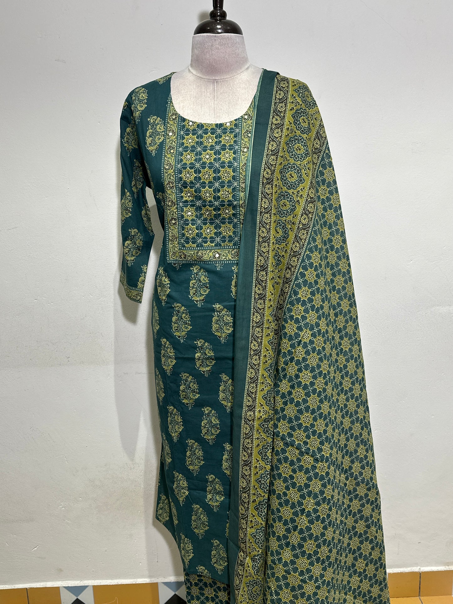 OFFER SALES TOP AND BOTTOM  -  IHA 34284