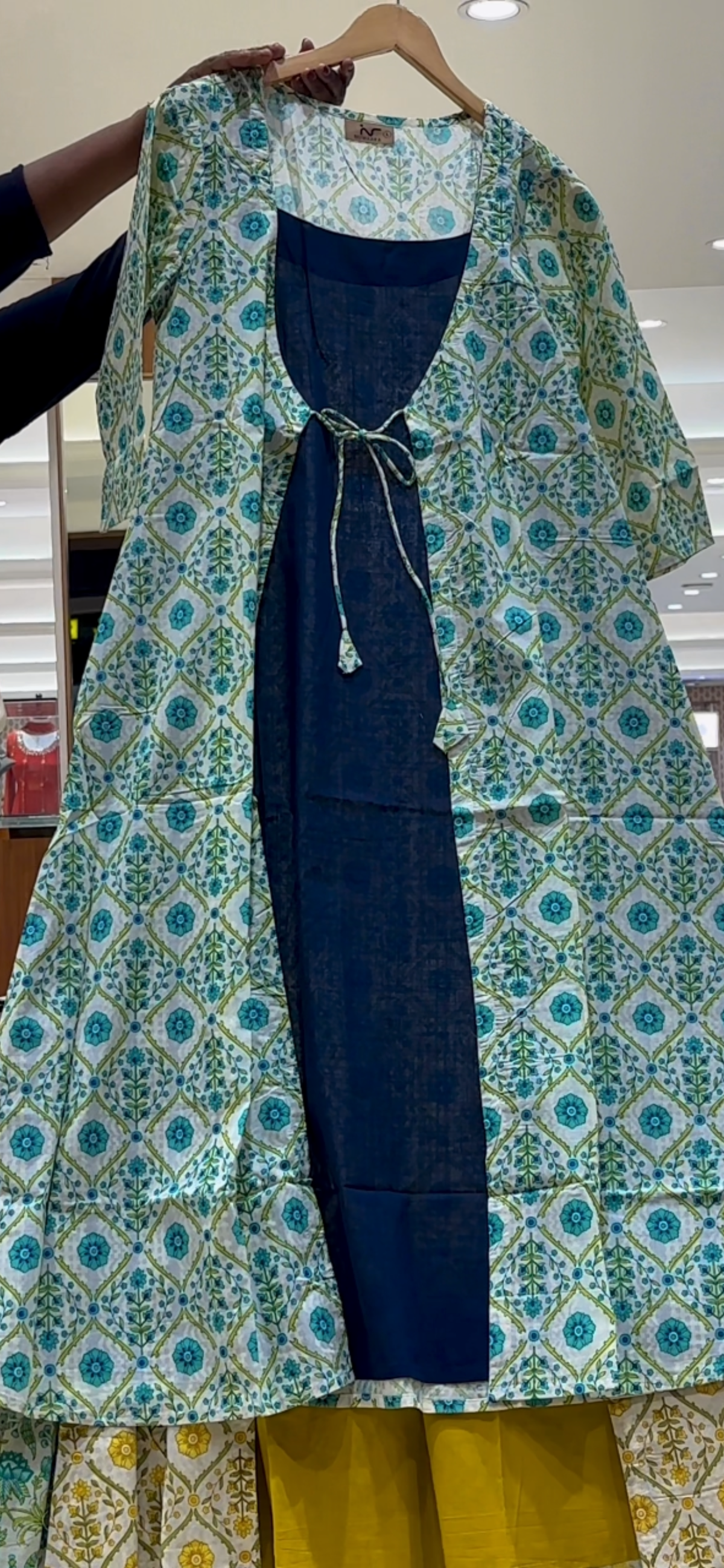 OFFER SALES TOP AND PRINTED JACKET -  IHA 36012