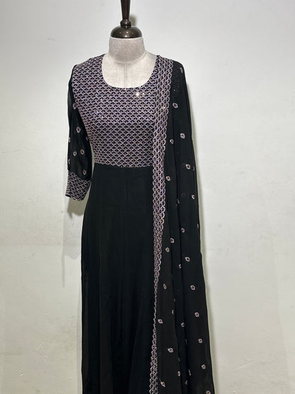 OFFER SALES READY TO WEAR SETS  -  IHA 35622