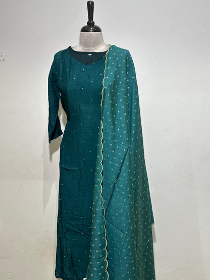 OFFER SALES READY TO WEAR SETS  -  IHA 35622