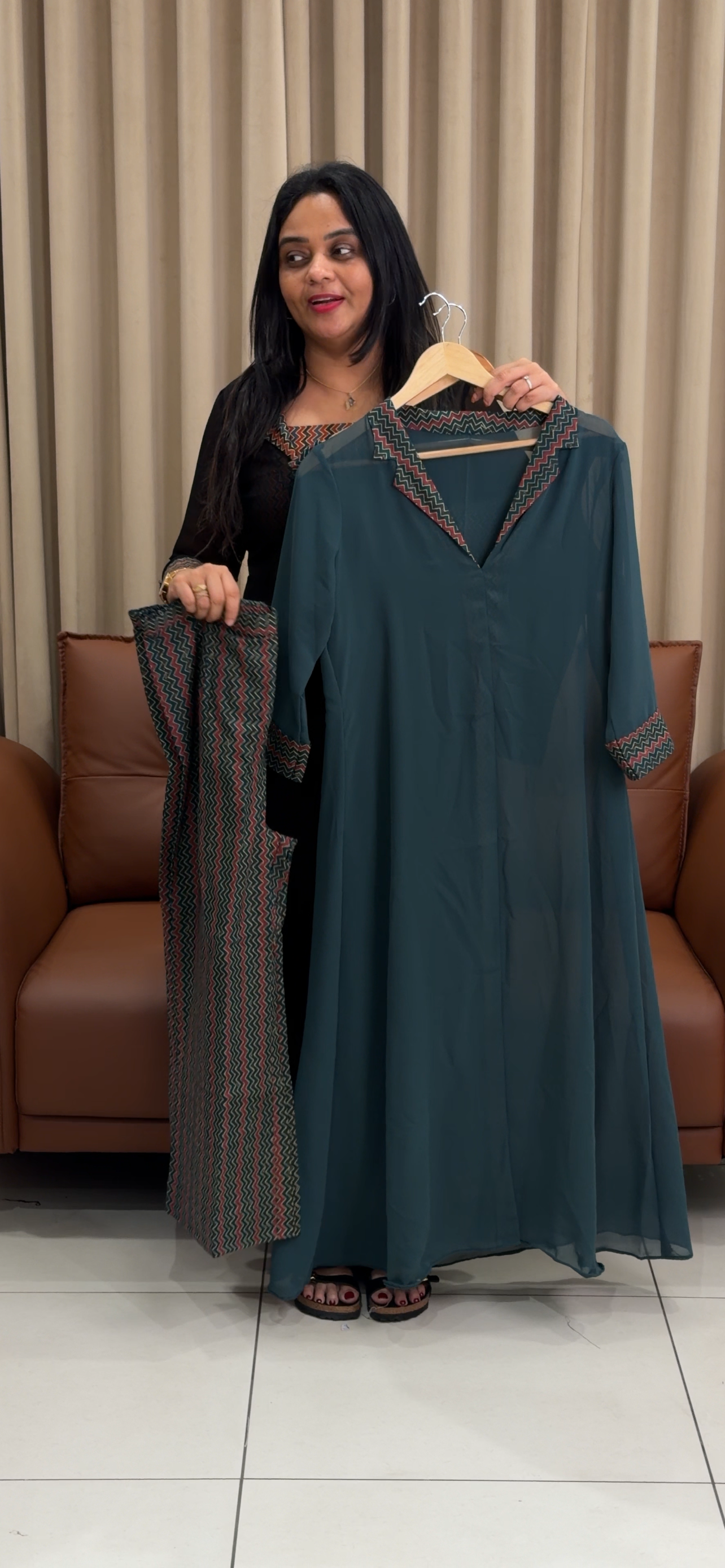 IHA'S IN-HOUSE CROP TOP, JACKET AND BOTTOM - IHA 33952