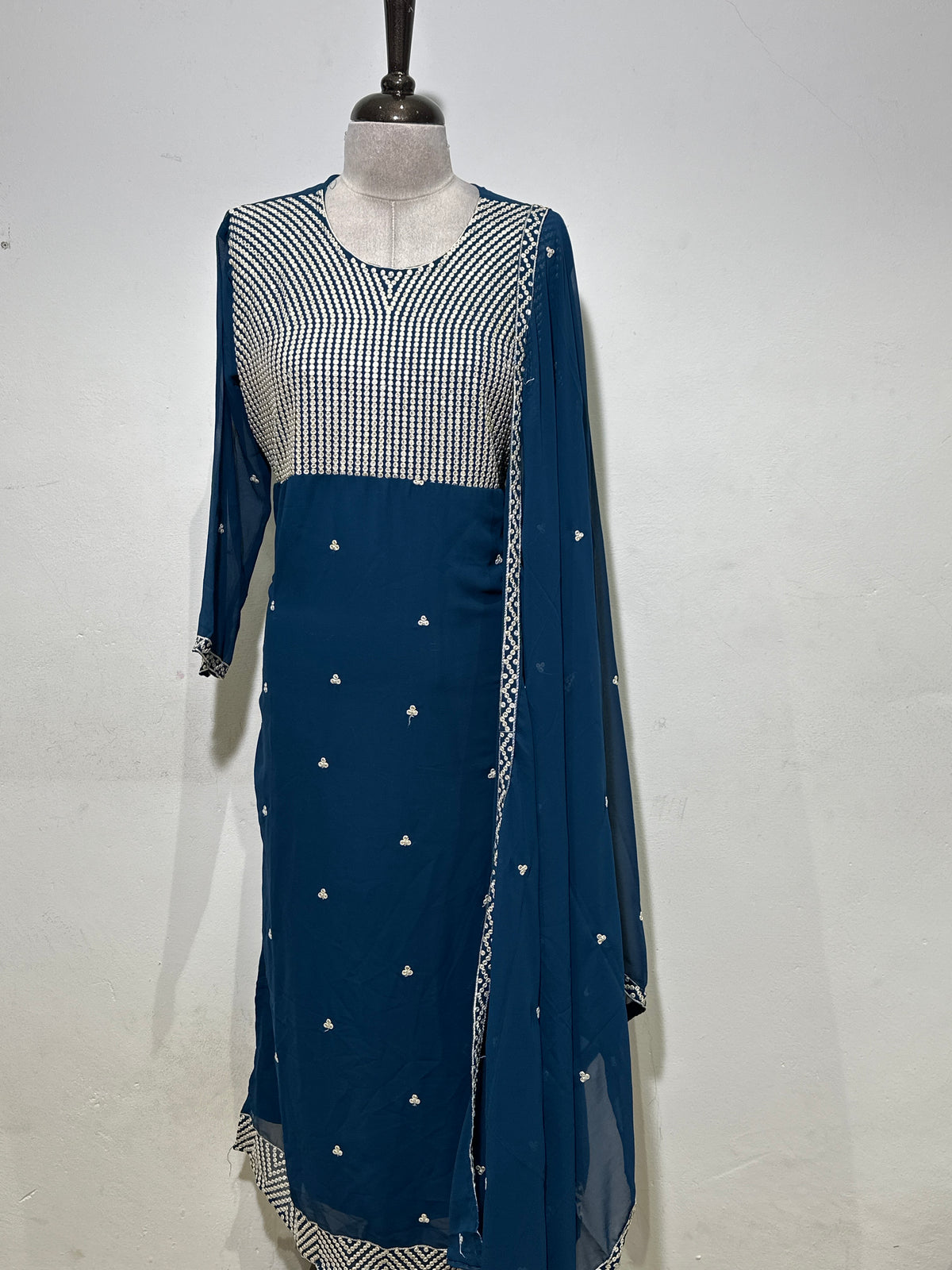 OFFER SALES READY TO WEAR SETS  -  IHA 35622