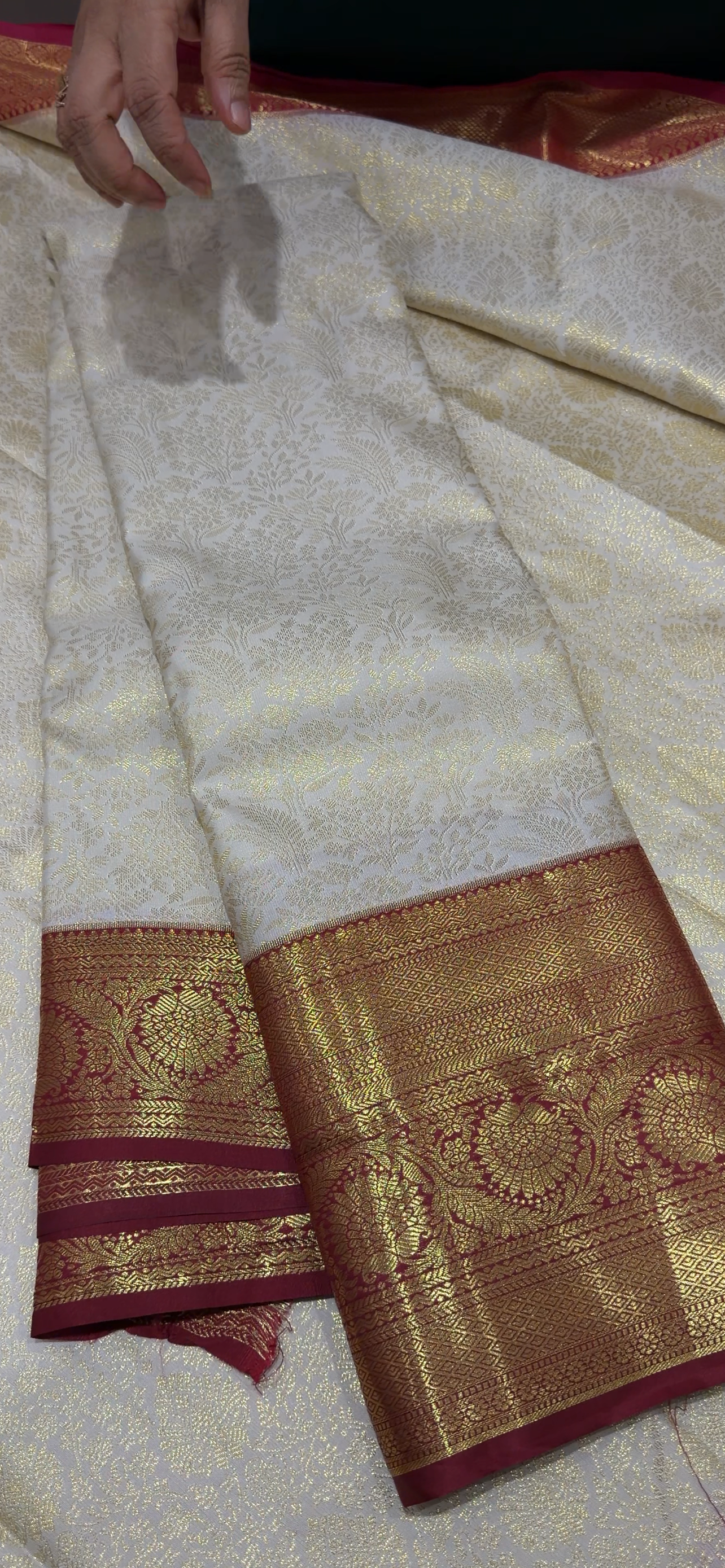 SEMI KANCHIPURAM SAREES - IHA 33926