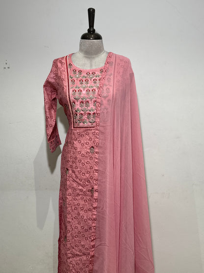 OFFER SALES READY TO WEAR SETS  -  IHA 35622