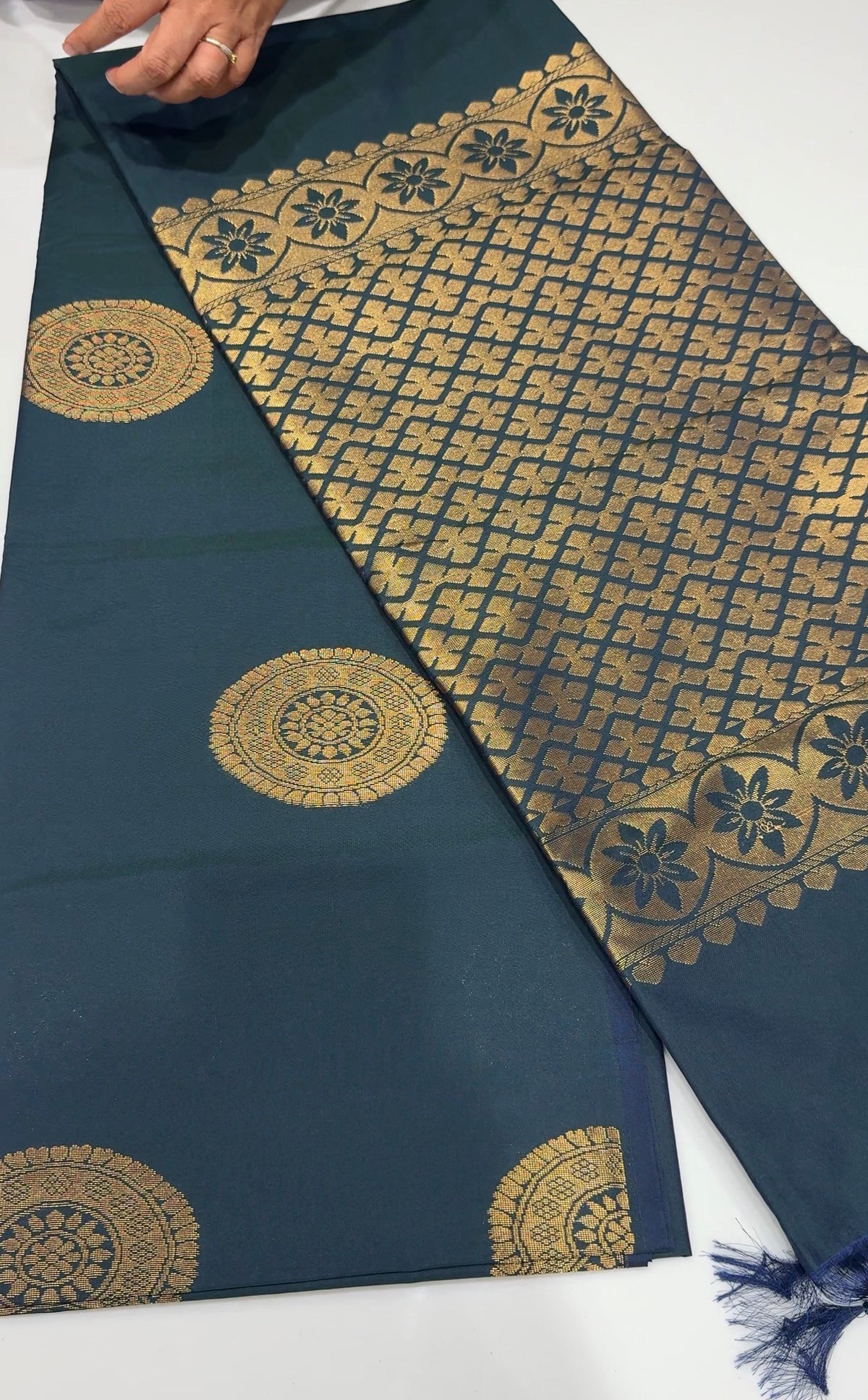 OFFER SALES SAREES - IHA 35439