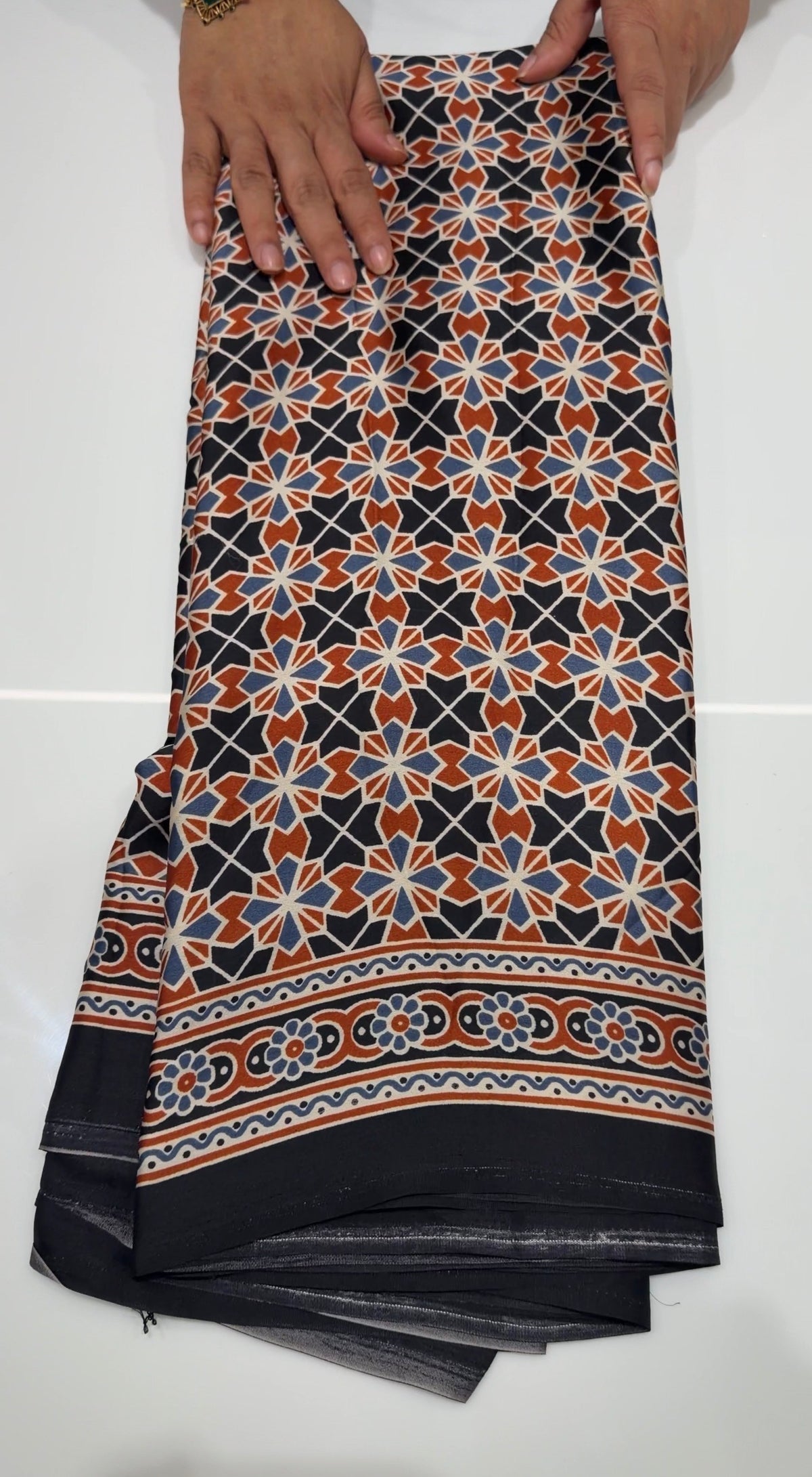 OFFER SALES SAREES - IHA 35387