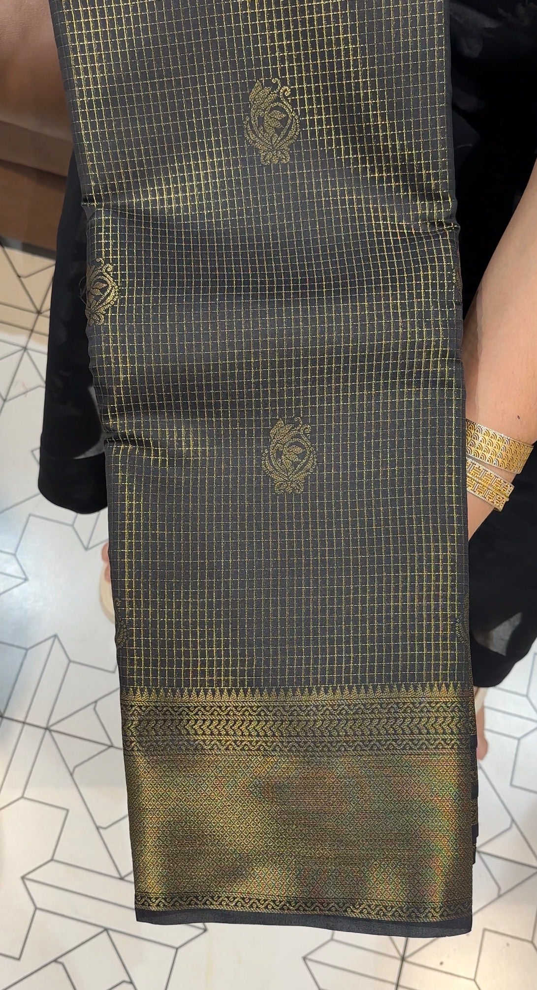 OFFER SALES SAREES - IHA 34974