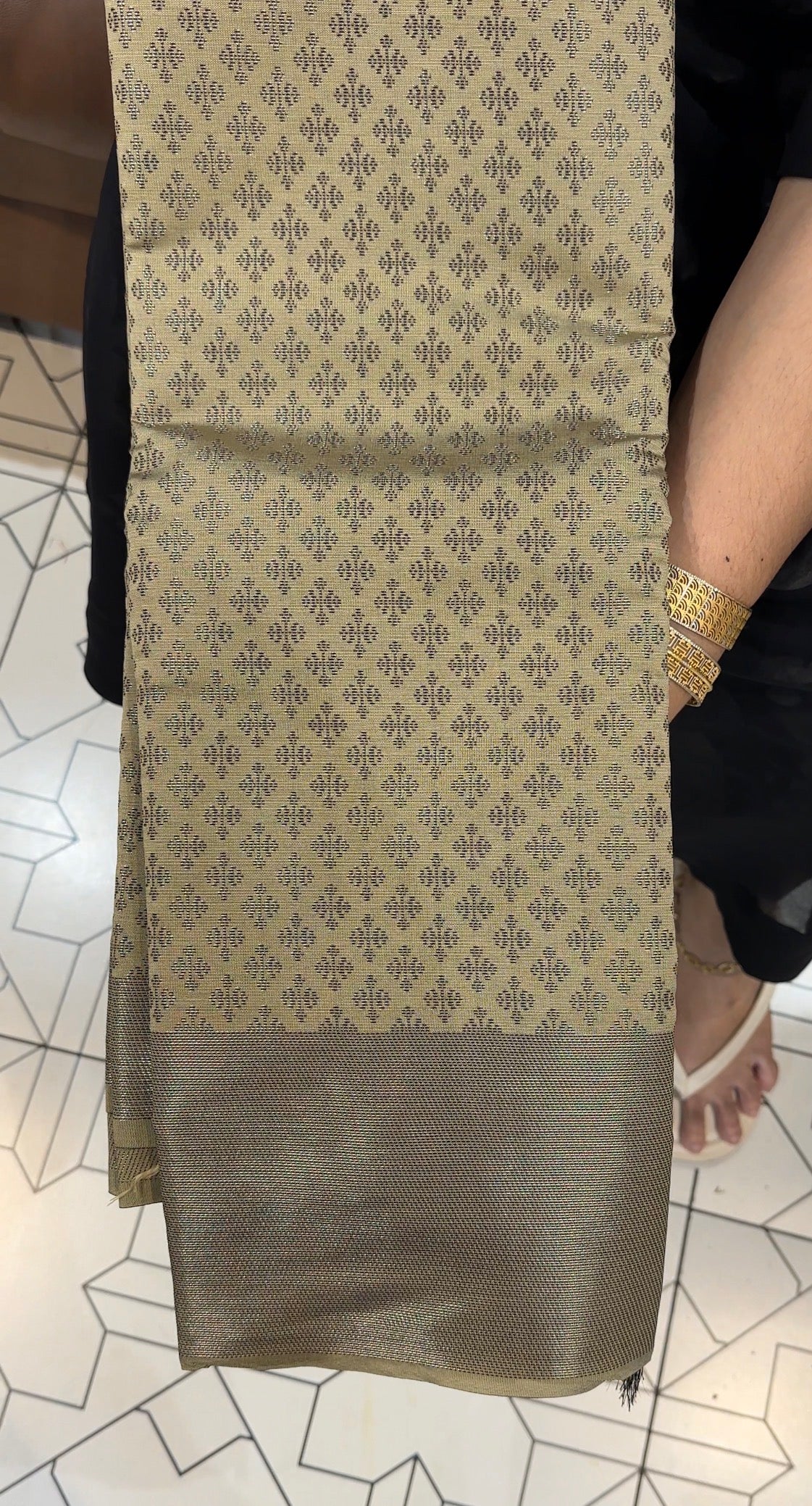 OFFER SALES SAREES - IHA 34974