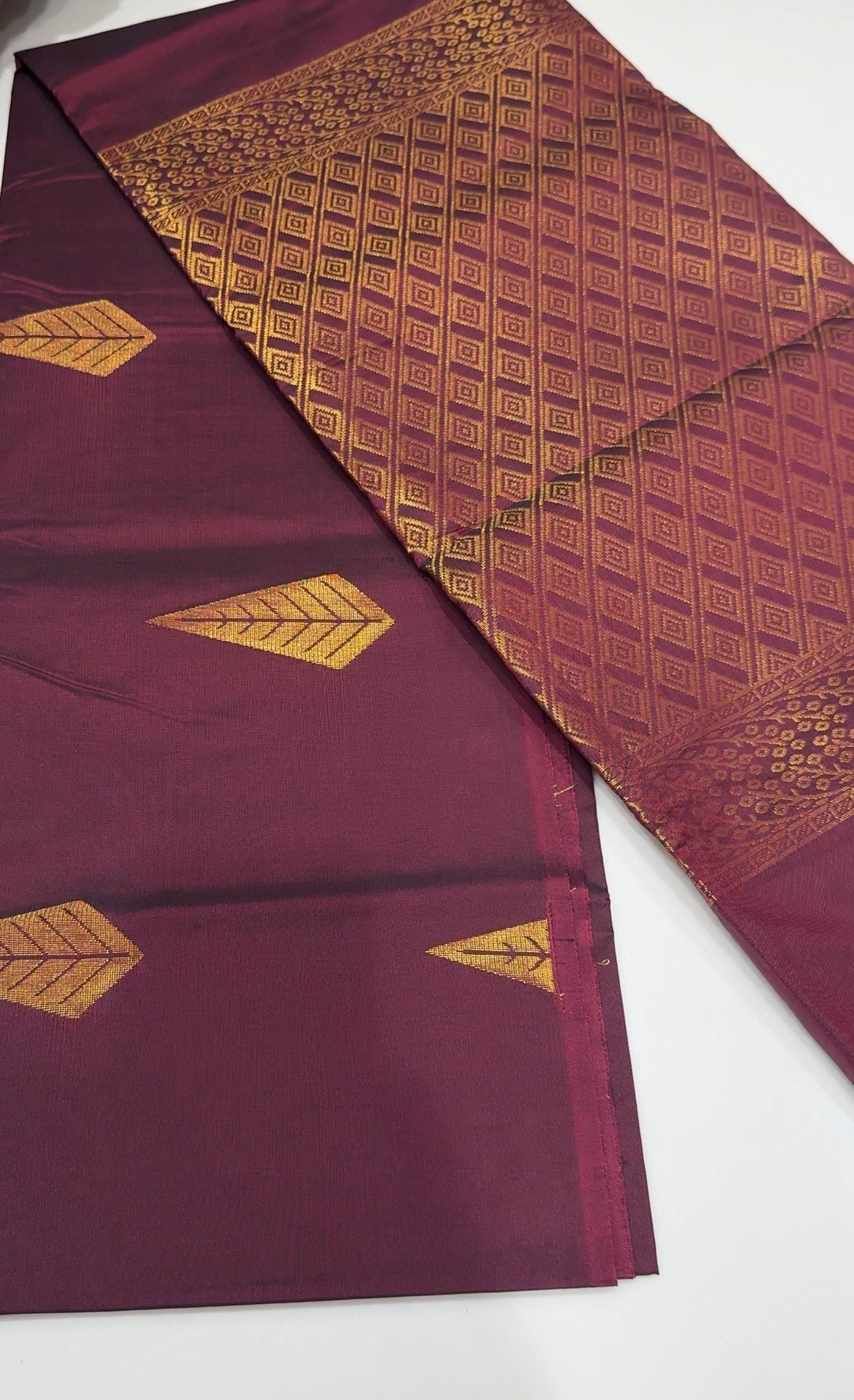 OFFER SALES SAREES - IHA 35439