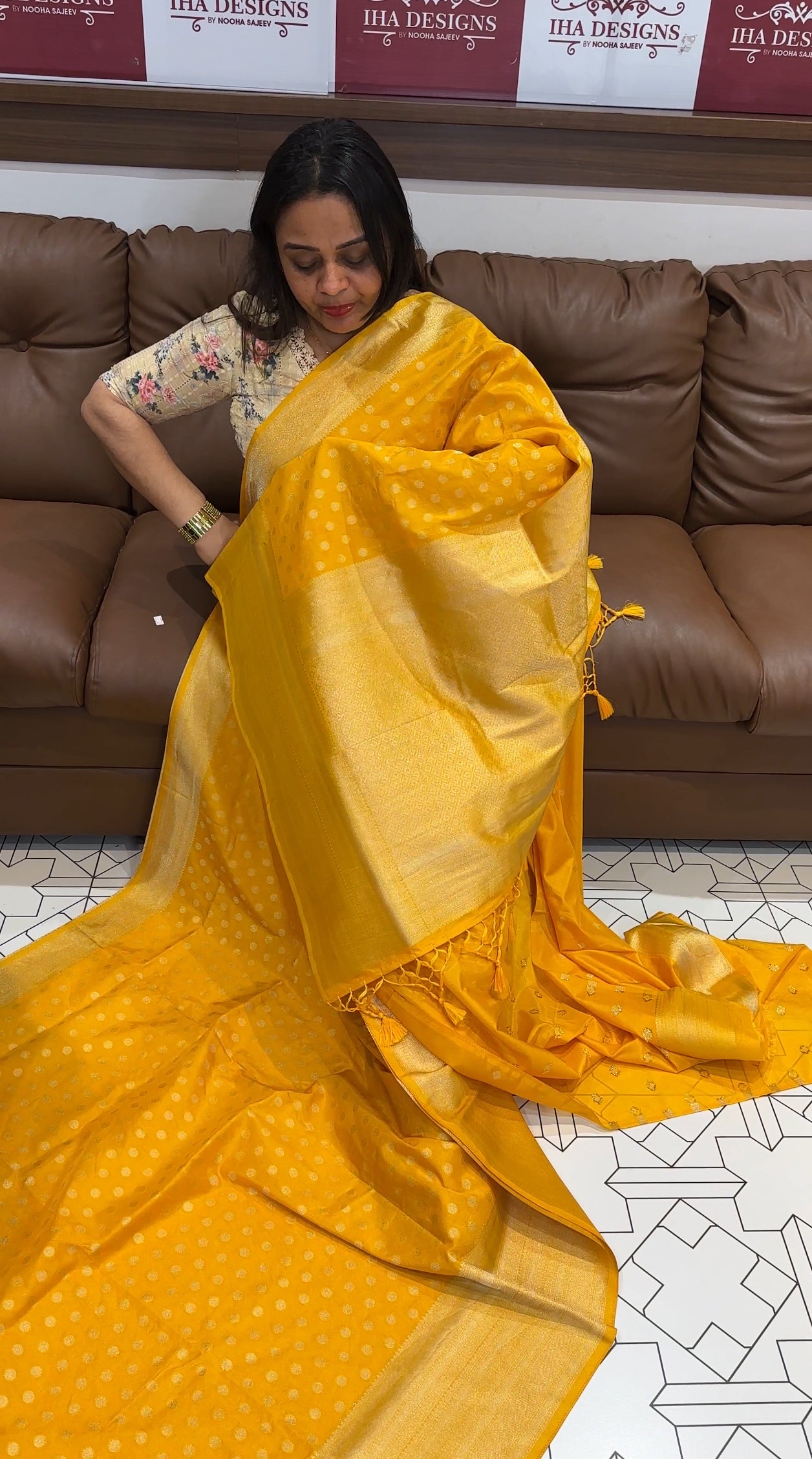 BROCADE BANARASI SAREES - IHA 19970