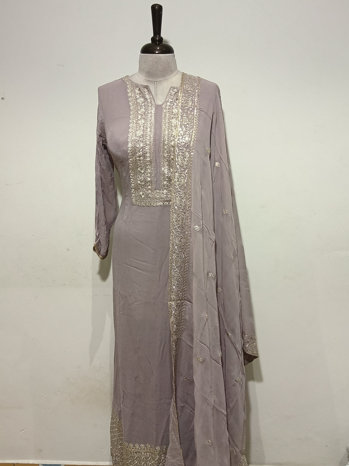 OFFER SALES READY TO WEAR SETS  -  IHA 35622