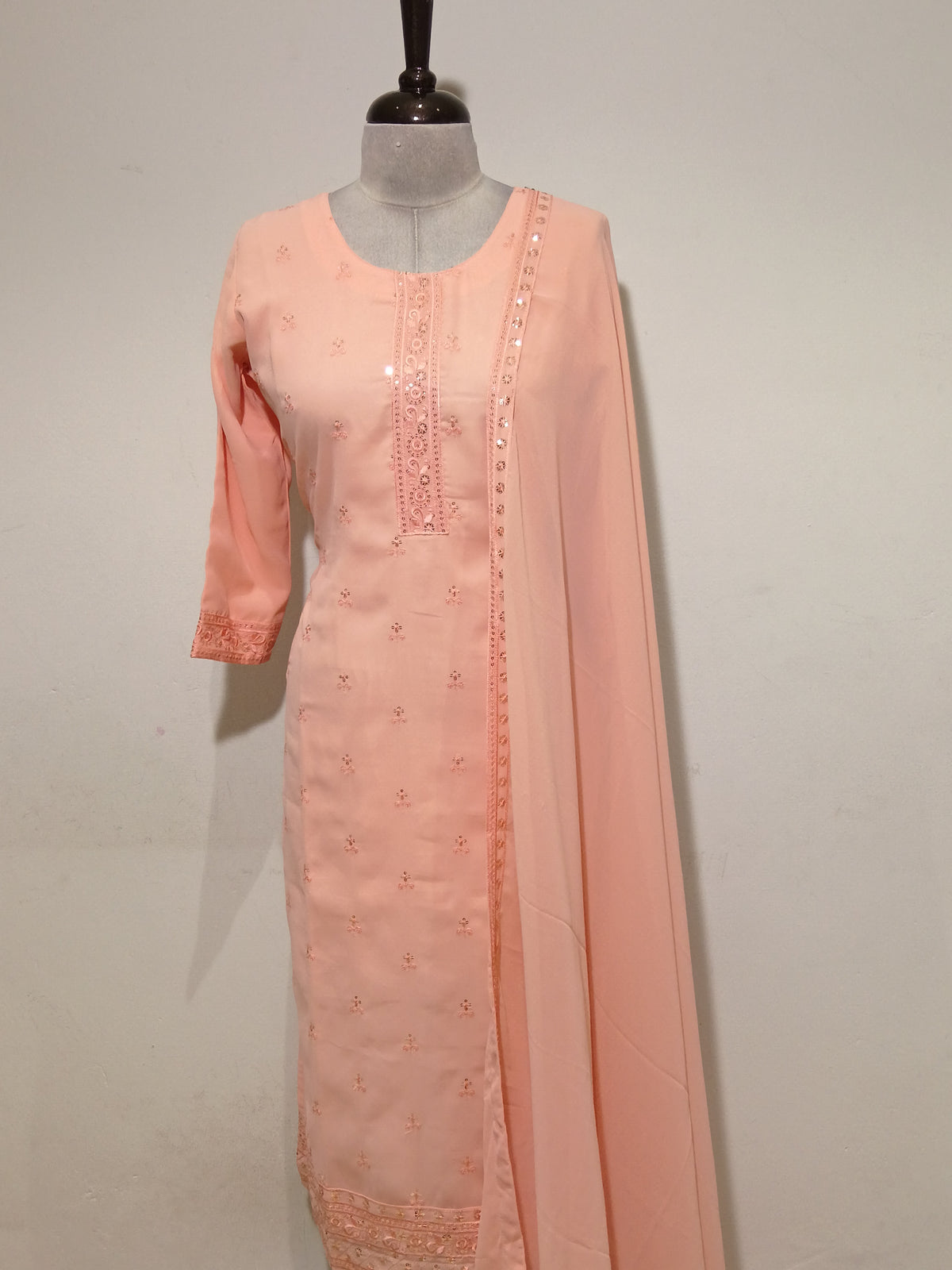 OFFER SALES READY TO WEAR SETS  -  IHA 35622