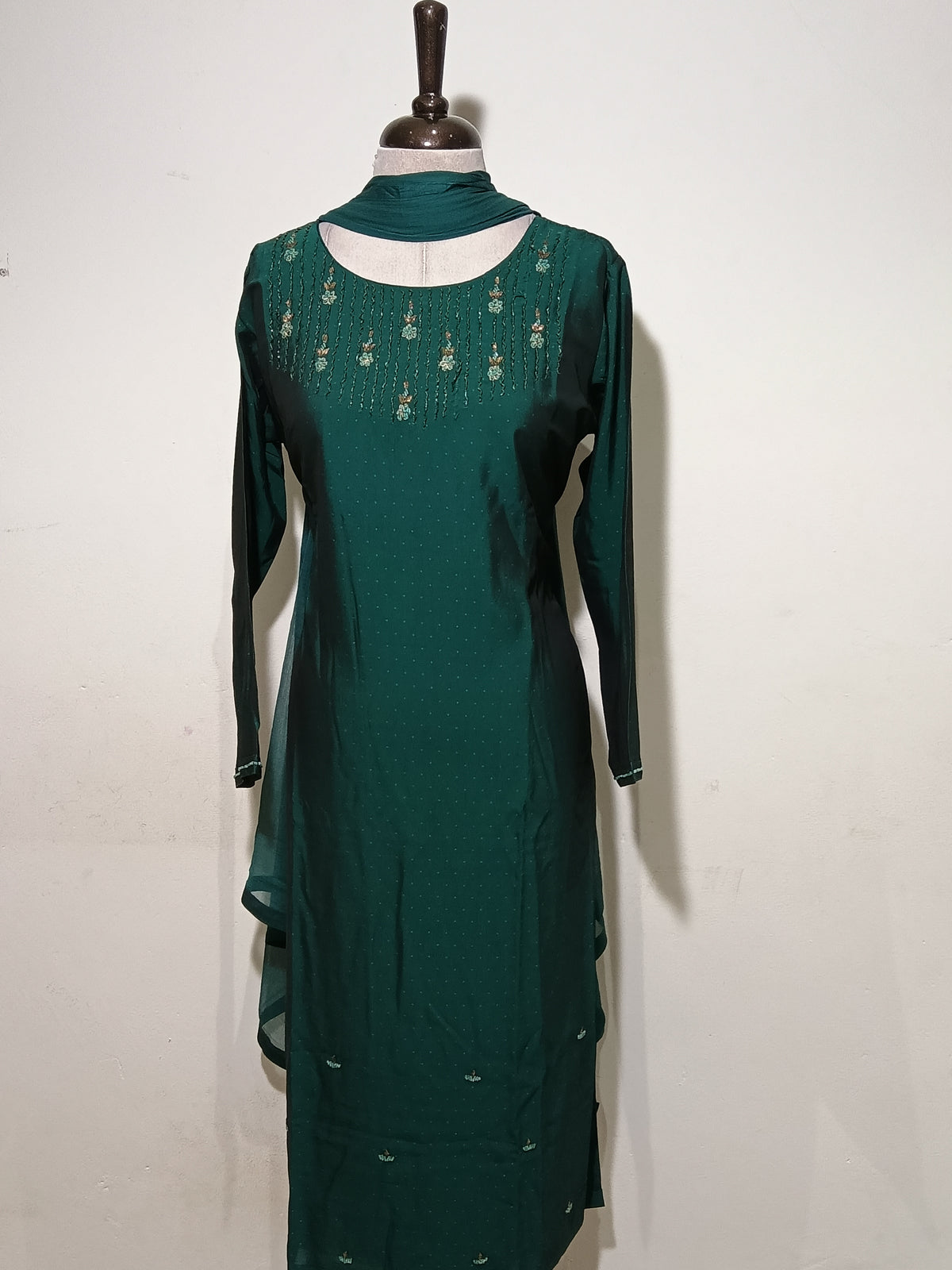 OFFER SALES READY TO WEAR SETS  -  IHA 35622