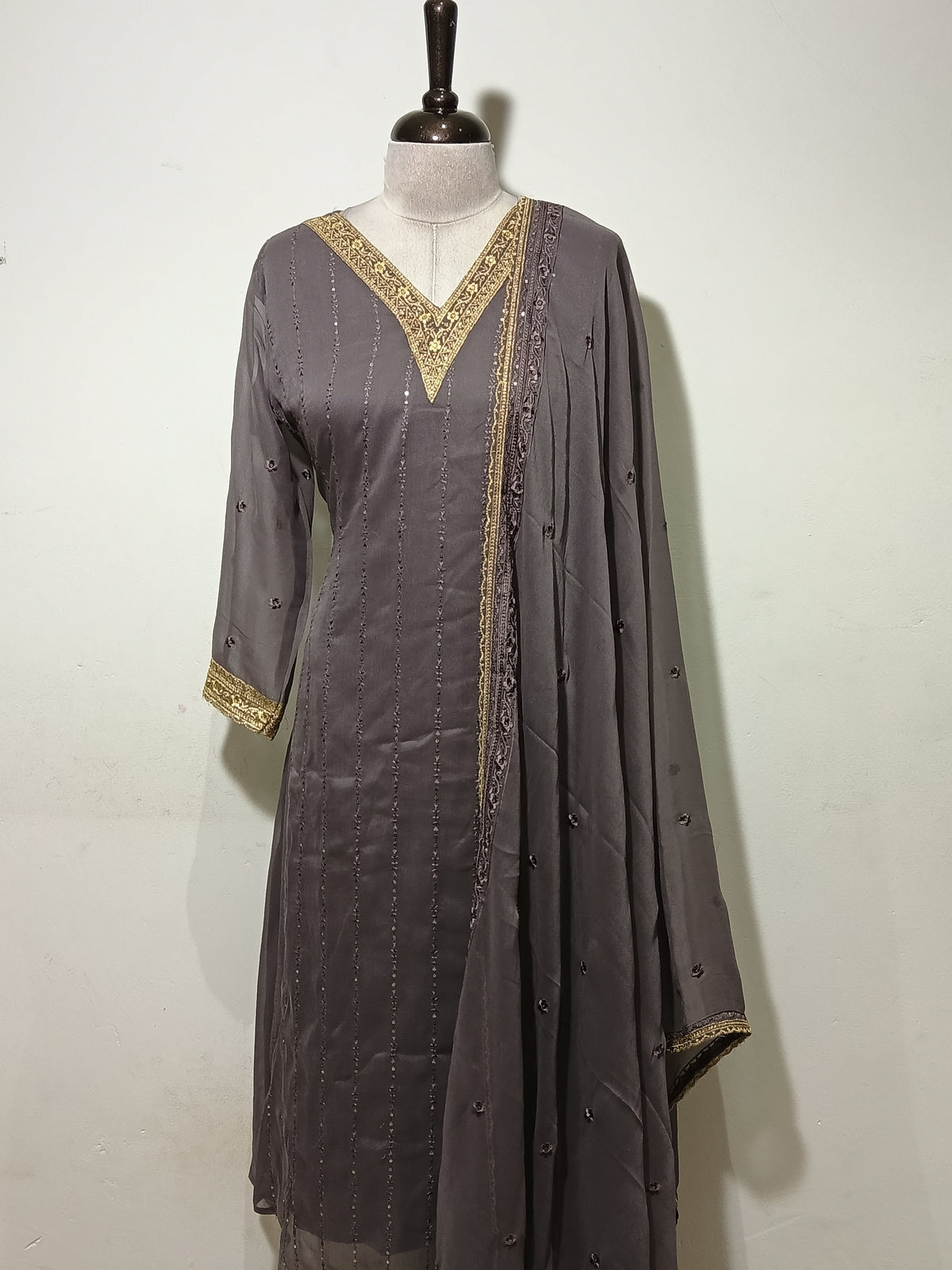 OFFER SALES READY TO WEAR SETS  -  IHA 35622