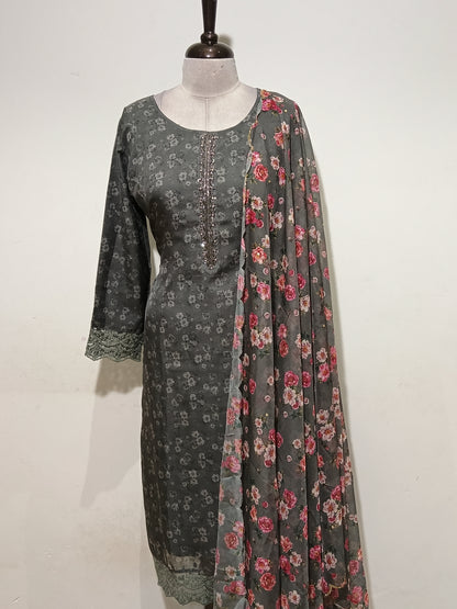 OFFER SALES READY TO WEAR SETS  -  IHA 35622