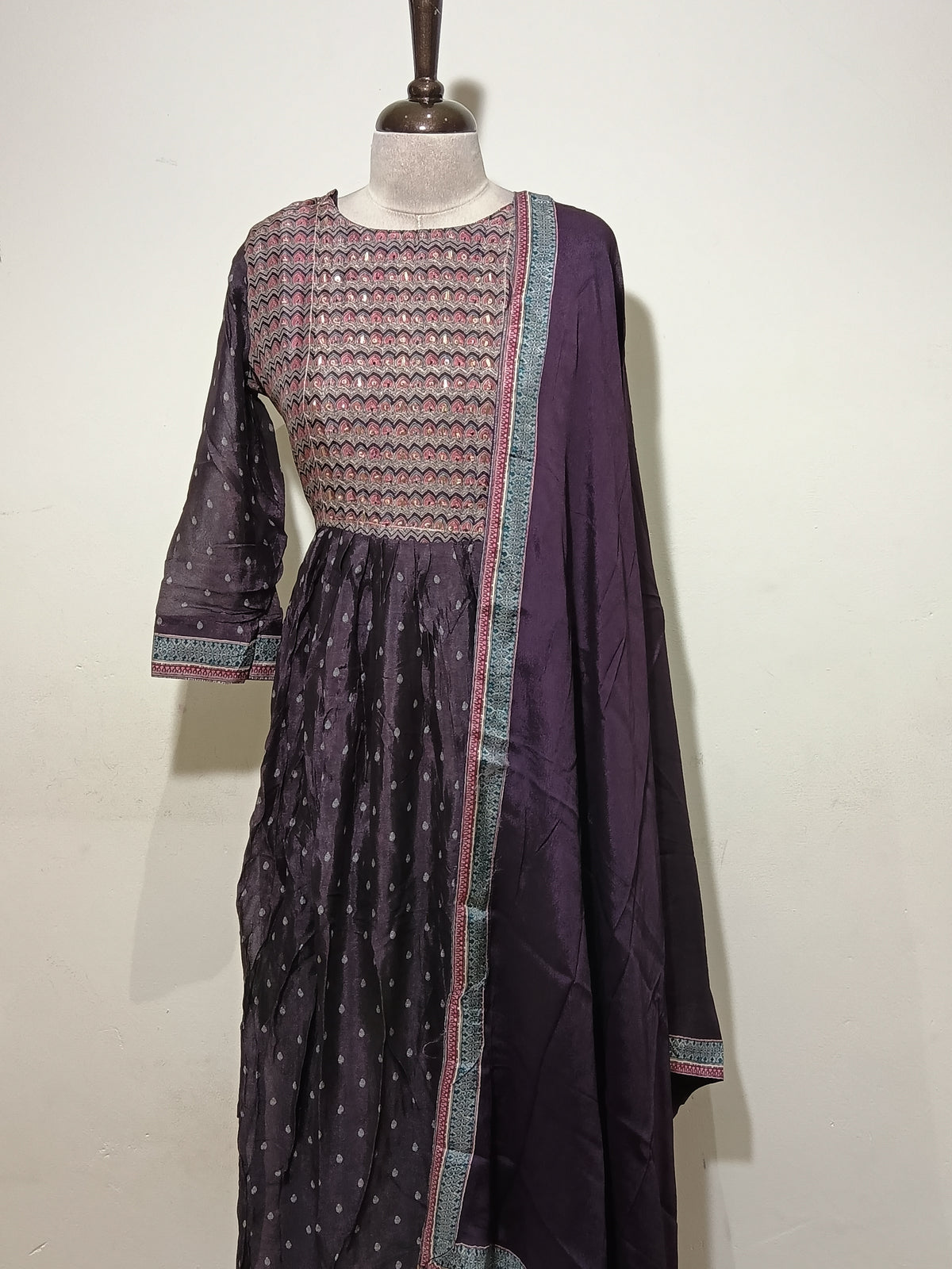OFFER SALES READY TO WEAR SETS  -  IHA 35622
