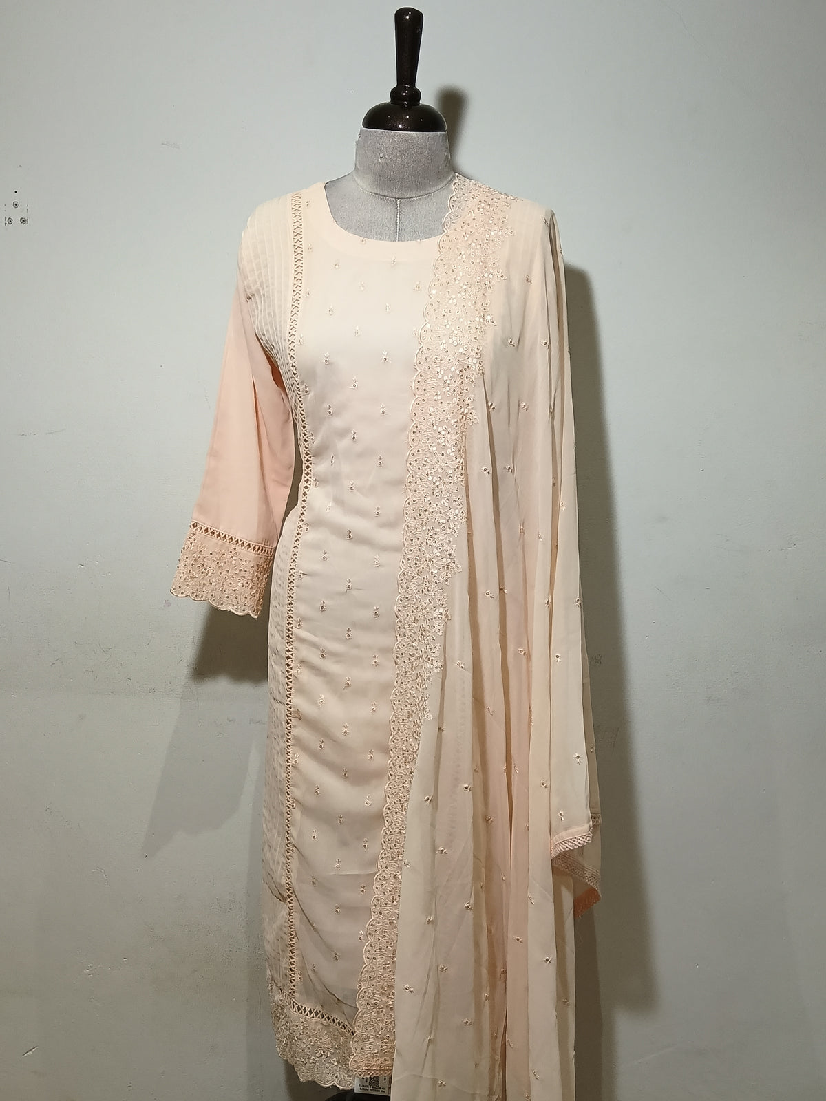 OFFER SALES READY TO WEAR SETS  -  IHA 35622