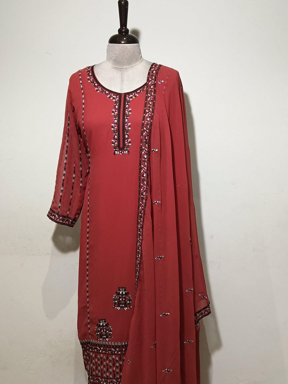 OFFER SALES READY TO WEAR SETS  -  IHA 35622